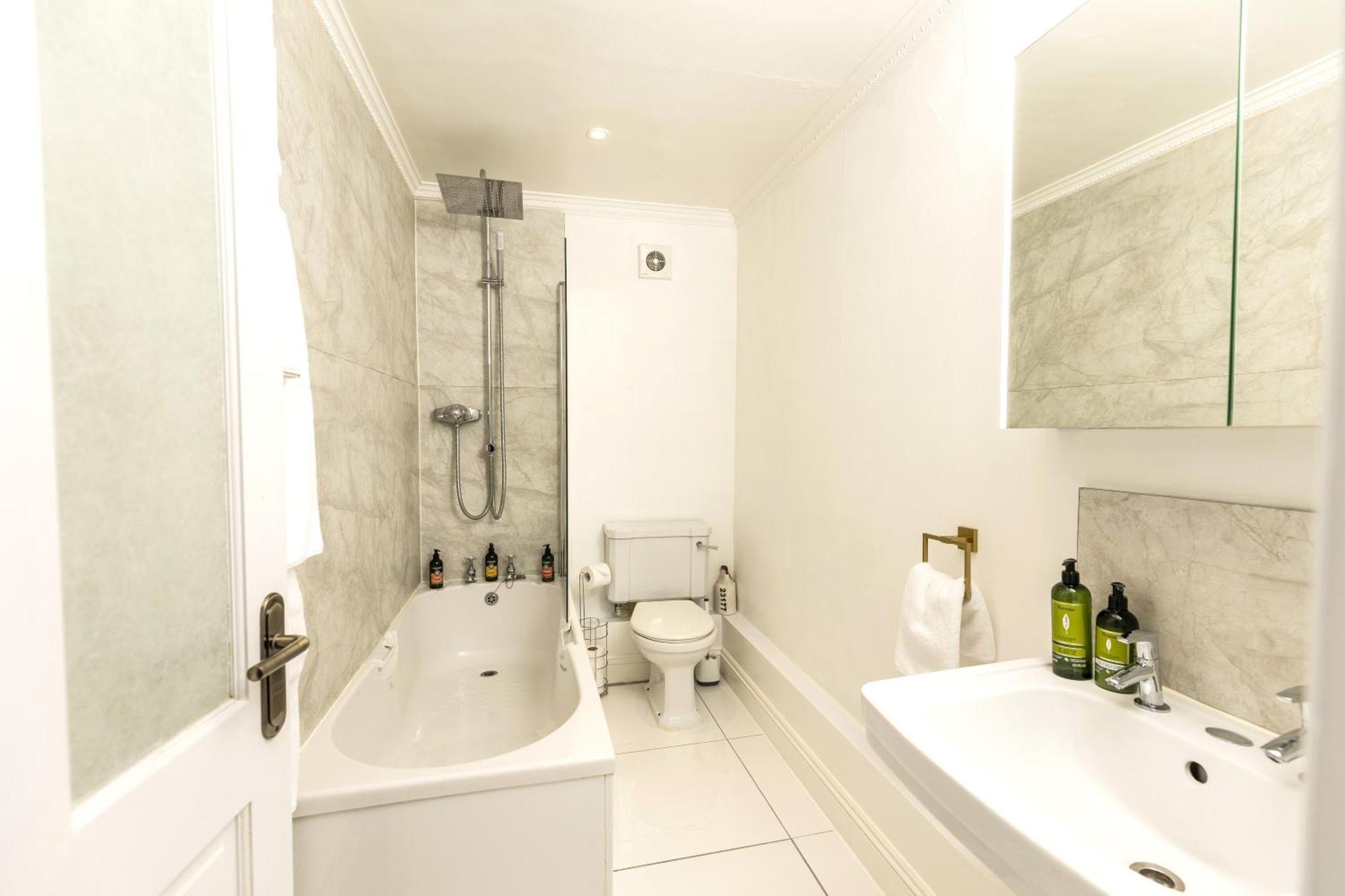 10 Sydenham - By Luxury Apartments Cheltenham Eksteriør bilde