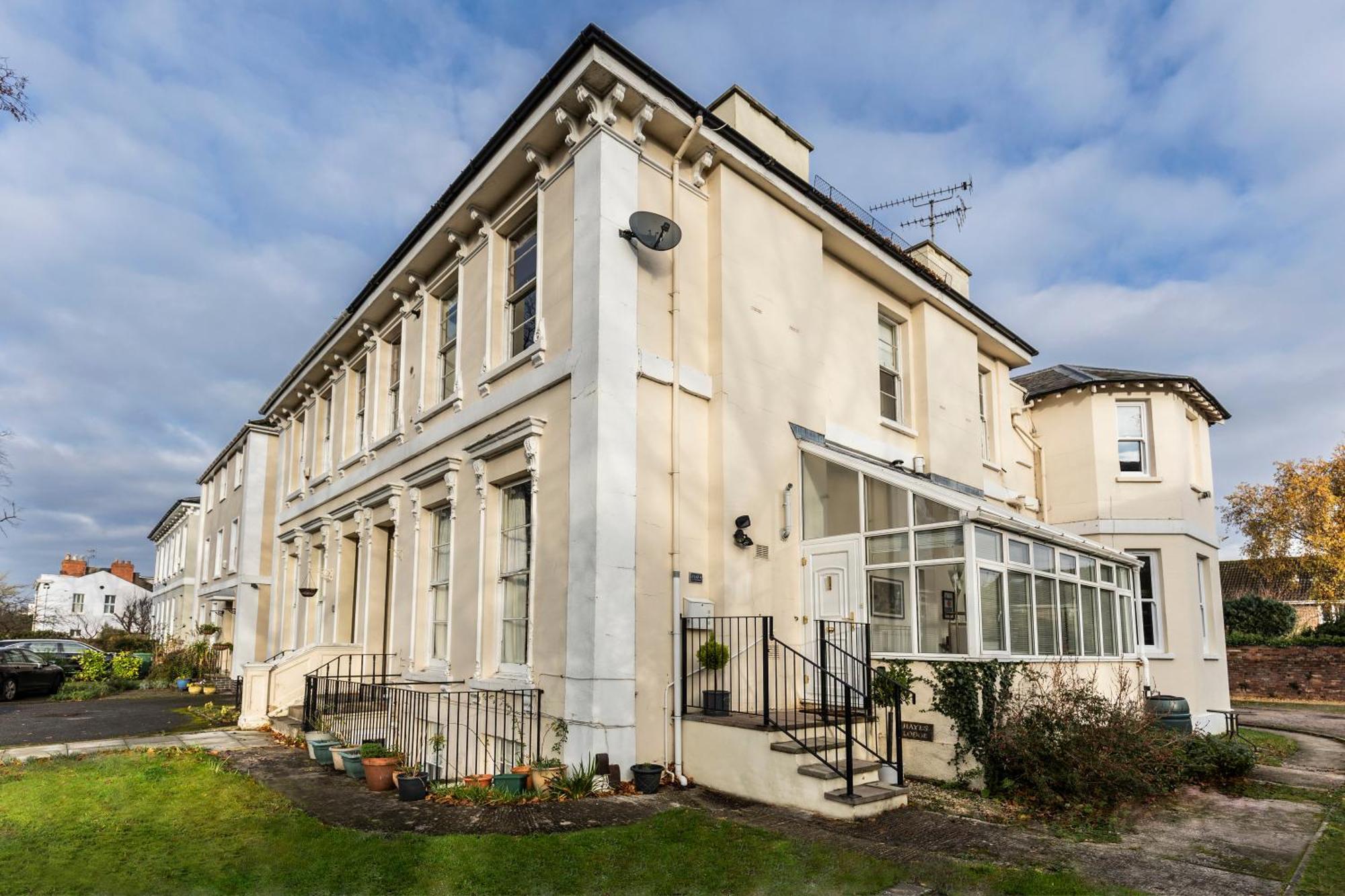 10 Sydenham - By Luxury Apartments Cheltenham Eksteriør bilde