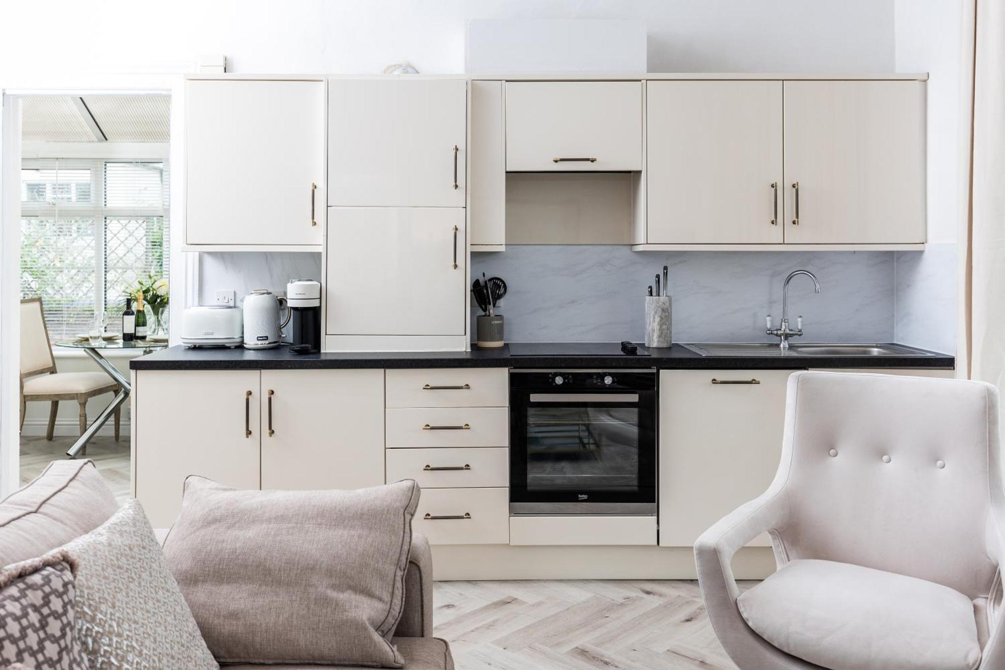 10 Sydenham - By Luxury Apartments Cheltenham Eksteriør bilde