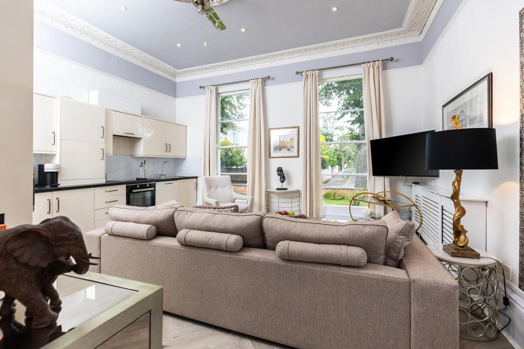 10 Sydenham - By Luxury Apartments Cheltenham Eksteriør bilde